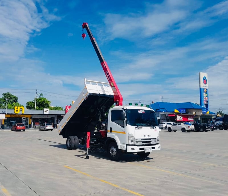 ISUZU FRR 190 แรง ติดเครน UNIC 3 ตัน 3 ปลอก ดั้มยาวใน 4.40 เมตร   กเลขไมล์ 30,573 กิโลเมตร จดทะเบียนปี2566 ราคา 1,490,000 บาท