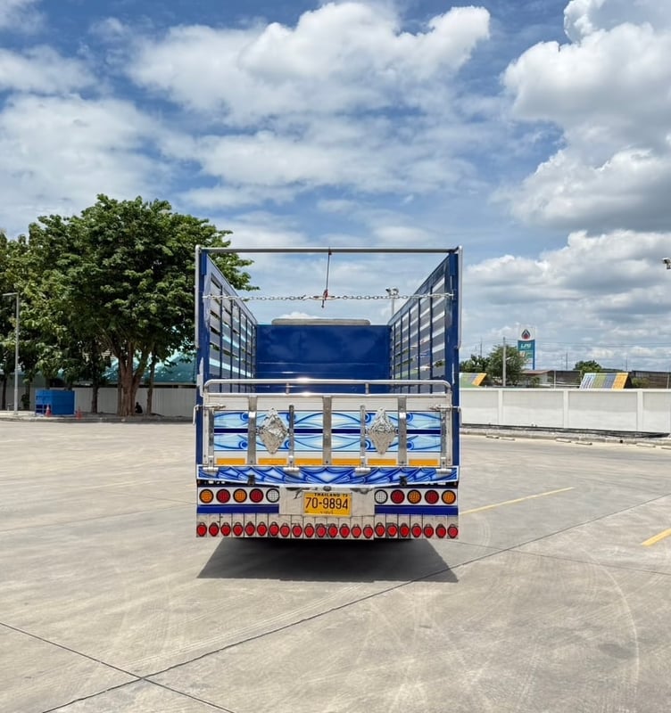 HINO NEW FC9J 210 เเรง กะบะปีเนียมพร้อมคอกพื้นสเเตนเหล็ดยาวใน 6.46 กว้างใน 225 สูงใน 195 เมตร   จดทะเบียนปี 2565  ราคา 1,150,000 บาท