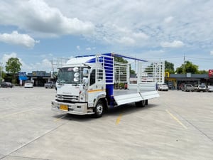 ISUZU.FRR 210 แรงกะบะเหล็กเปิดข้างได้รอบความยาวใน 6.50 เมตร ยางใหม่ 6 เส้น ล้อชุบ  กระจกไฟฟ้าไฟหน้าโปรเจ็คเตอร  จดทะเบียนปี2566 ราคา 1,340,000 บาท