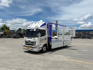  HINO NEW FC9J 210 เเรง กะบะเหล็กพร้อมคอก ยาวใน 6.56 เมตรสูง2.30  กว้างใน2.30 เมตร  จดทะเบียนปี 2565 ราคา 1,250,000 บาท