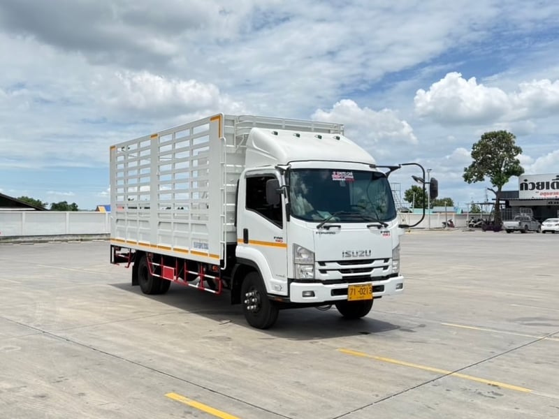ISUZU FRR 190 เเรง  เลขไมล์ 29,575  กิโลเมตร กะบะเหล็กพร้อมคอก 5.60 เมตร  จดทะเบียนปี2561  ราคา 899,000 บาท 