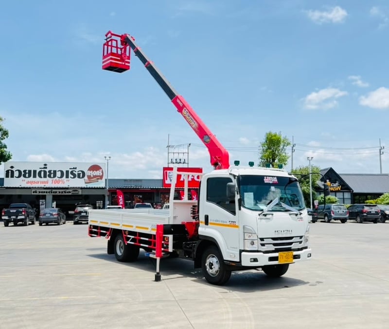 NEW FRR 210 ติดเครนเก่าญี่ปุ่นUNIC ขนาด 3 ตัน 4 ปลอก กะบะต่อใหม่ กว้างใน 2.30 ยาวใน 5.00 เมตร  จดทะเบียนปี 2565 ราคา 1,290,000 บาท