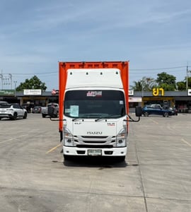  NLR 130 เเรง ตู้เเห้งยาวใน 3.53 กว้างใน 2.16 สูงใน 2.20 ไฟหน้าโปรเจ็คเตอร์ เลขไมล์ 27,277 กิโลเมตร จดทะเบียนมีนาคมปี 2567 ราคา 820,000 บาท