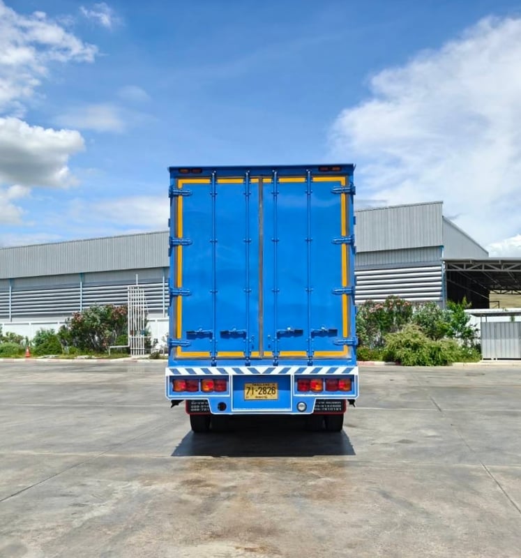HINO FL8J 260 เเรง ตู้เเห้ง 10 บานยาวใน 7.40 กว้างใน 2.39 สูงใน 2.50 เมตร  จดทะเบียนปี 2563  ราคา 1,650,000 บาท 