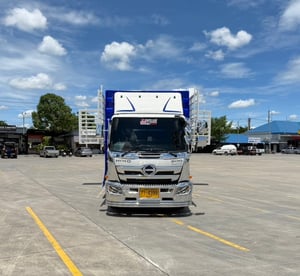HINO FC 210 เเรง กะบะเหล็กเปิดข้างได้รอบยาวใน 6.50 เมตร กว้างใน 2.35 สูงใน 2.33 เมตร จดทะเบียนปี 2566 ราคา 1,190,000 บาท