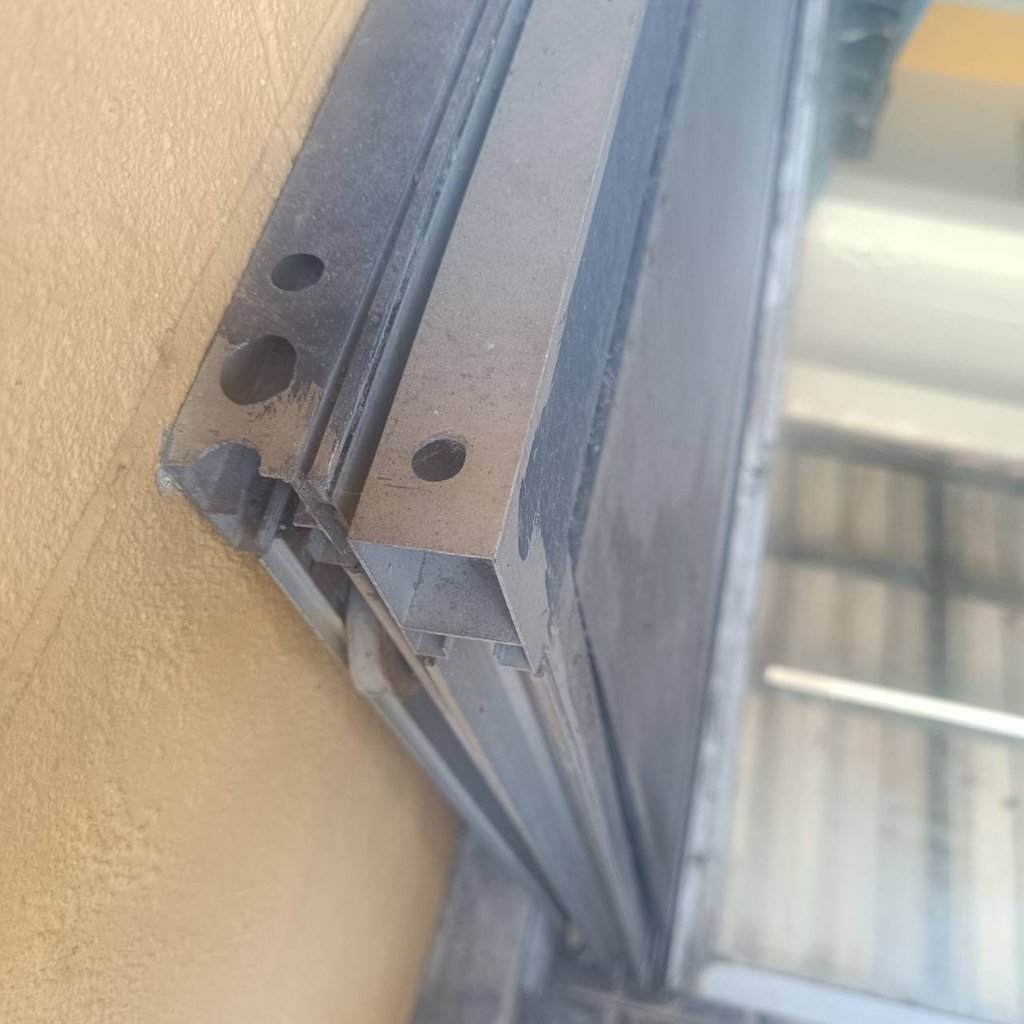 กระจกสะท้อนแสงขนาดกว้าง 60 ซม. x ยาว 2 เมตร เท่ากัน 2 แผ่น