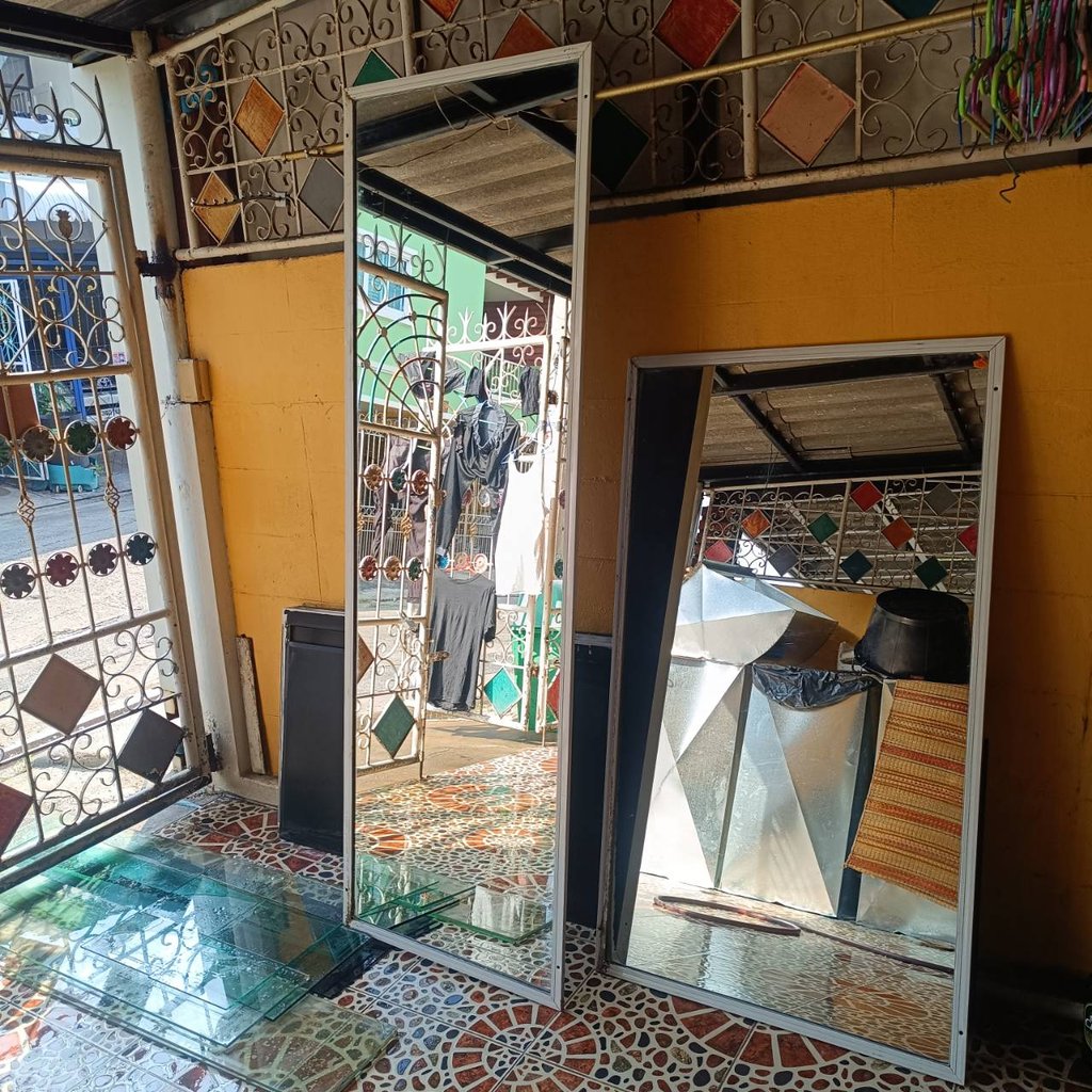 กระจกเงาบานเต็ม กรอบอลูมิเนียม