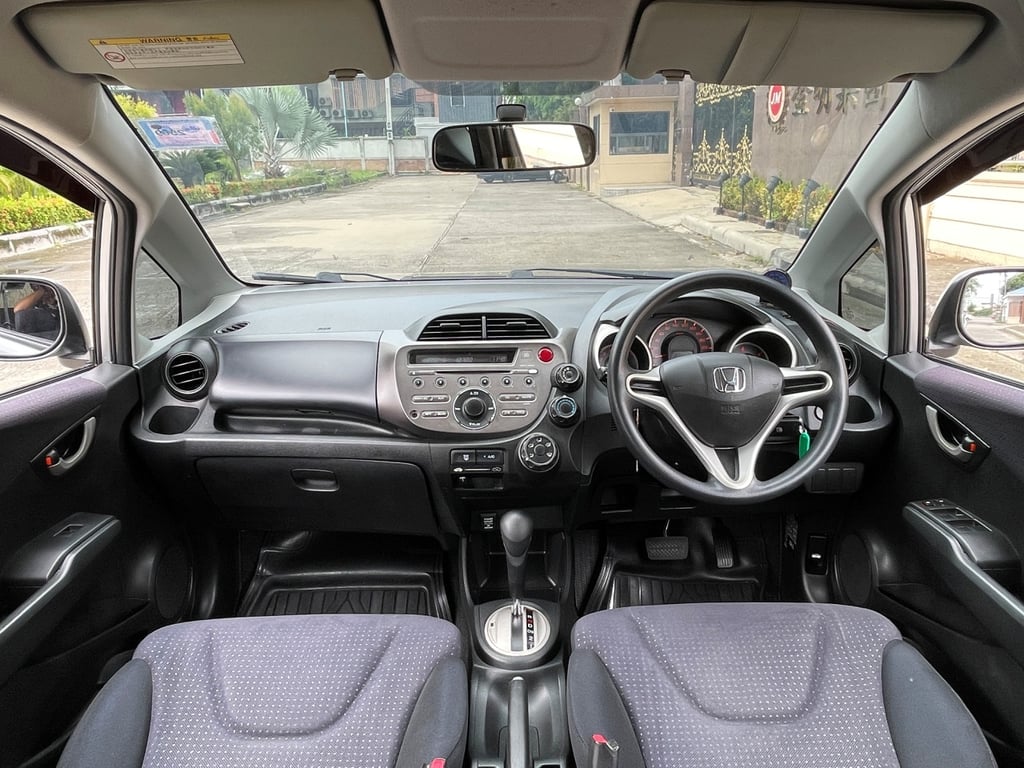 HONDA JAZZ 1.5 S (โฉมGE) ปี 2010 เกียร์AUTO HONDA JAZZ 1.5 S (โฉมGE) ปี 2010 เกียร์AUTO