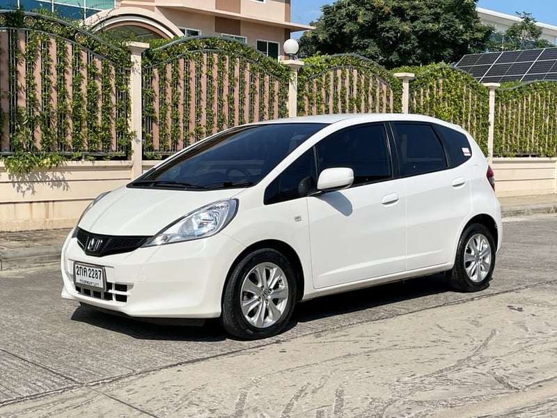 HONDA JAZZ 1.5 V (MNC) โฉมGE ปี 2013 AUTO สภาพนางฟ้า