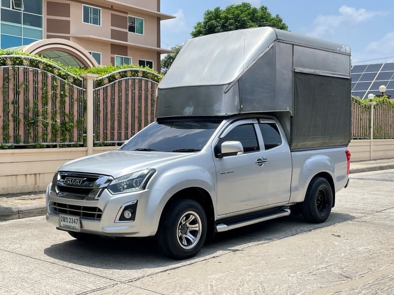 ISUZU D-MAX BLUE POWER SPACECAB HI-LANDER 1.9 DDI Z DVD (MNC) ปี 2017 เกียร์MT 6 Speed สภาพนางฟ้า