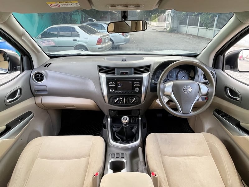 NISSAN NP300 NAVARA KING CAB 2.5 E ปี 2019 เกียร์MANUAL 6 Speed สภาพนางฟ้า