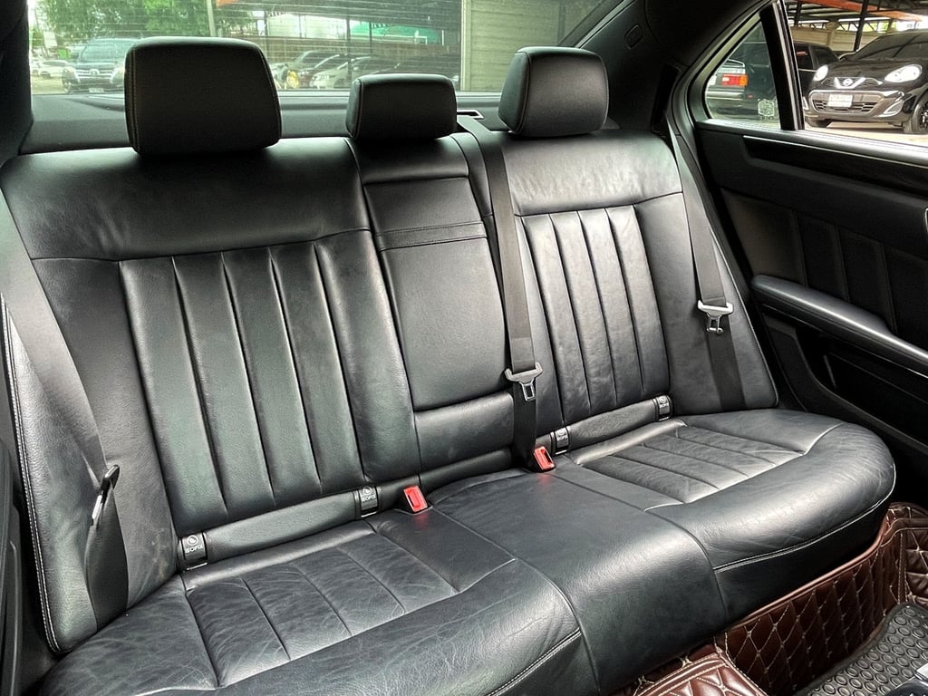 MERCEDES BENZ E300 2.2 BLUETEC HYBRID EXECUTIVE ปี 2015 สภาพนางฟ้า