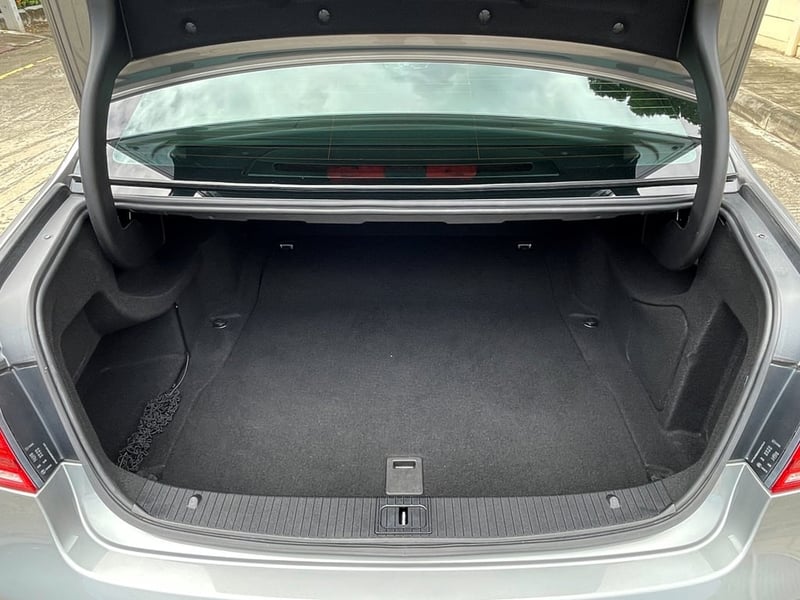 MERCEDES BENZ E300 2.2 BLUETEC HYBRID EXECUTIVE ปี 2015 สภาพนางฟ้า