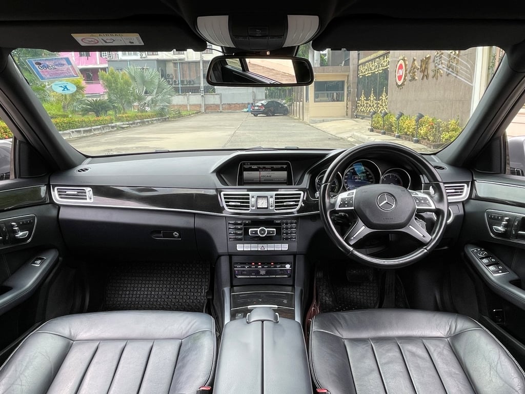 MERCEDES BENZ E300 2.2 BLUETEC HYBRID EXECUTIVE ปี 2015 สภาพนางฟ้า