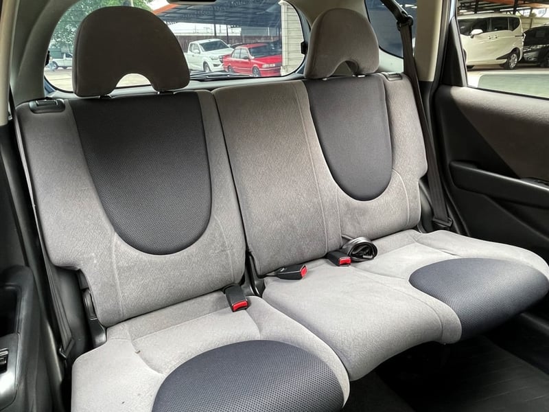 HONDA JAZZ 1.5 E (AS) i-DSI ปี 2004 เกียร์AUTO สภาพนางฟ้า