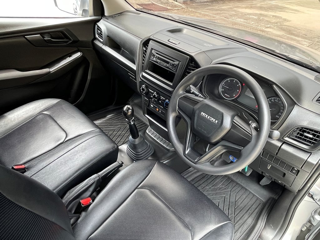 ISUZU D-MAX ALL NEW BLUE POWER SPARK 3.0 Ddi S 4WD ปี 2020 เกียร์Manual 4x4 สภาพป้ายแดง