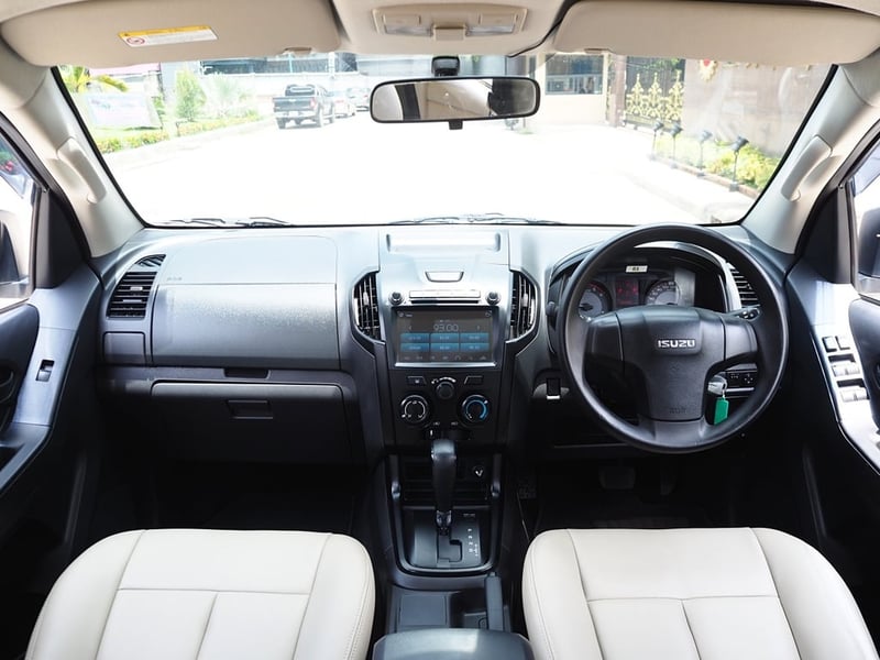 ISUZU MU-X 1.9 CD ปี 2017 เกียร์AUTO สภาพนางฟ้า ISUZU MU-X 1.9 CD ปี 2017 เกียร์AUTO สภาพนางฟ้า