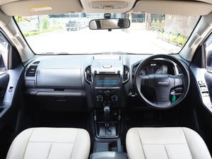 ISUZU MU-X 1.9 CD ปี 2017 เกียร์AUTO สภาพนางฟ้า ISUZU MU-X 1.9 CD ปี 2017 เกียร์AUTO สภาพนางฟ้า