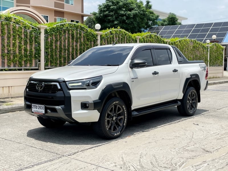 TOYOTA HILUX REVO DOUBLE CAB 2.8 4WD ROCCO ปี 2022 AUTO 4X4 สภาพนางฟ้า
