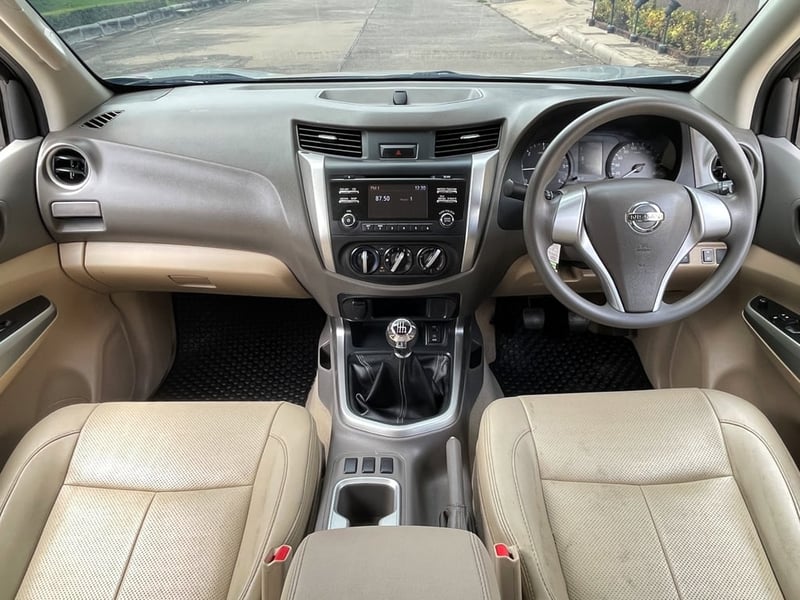 NISSAN NP300 NAVARA KING CAB 2.5 S ปี 2017 เกียร์MANUAL 6 Speed สภาพนางฟ้า