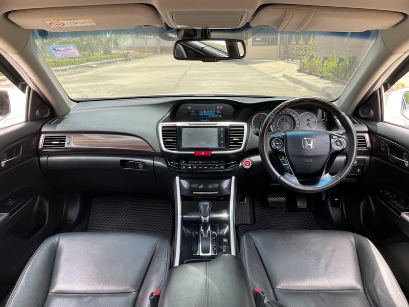 HONDA ACCORD 2.0 EL (MNC) ปี 2017 สภาพนางฟ้า HONDA ACCORD 2.0 EL (MNC) ปี 2017 สภาพนางฟ้า
