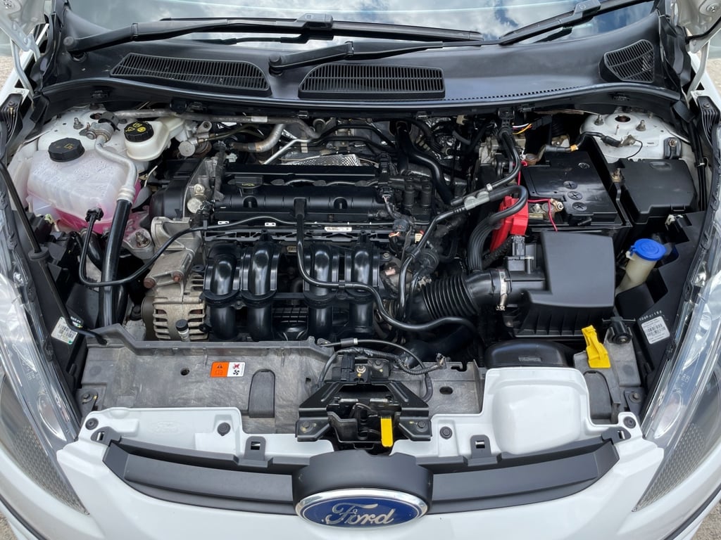 FORD FIESTA 1.6 TREND HATCHBACK ปี 2011 AUTO