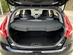 FORD FIESTA 1.5 SPORT HATCHBACK ปี 2013 สภาพนางฟ้า FORD FIESTA 1.5 SPORT HATCHBACK ปี 2013 สภาพนางฟ้า