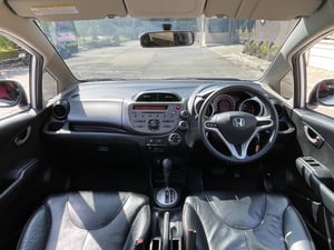 HONDA JAZZ 1.5 V (MNC) โฉมGE ปี 2013 AUTO สภาพนางฟ้า