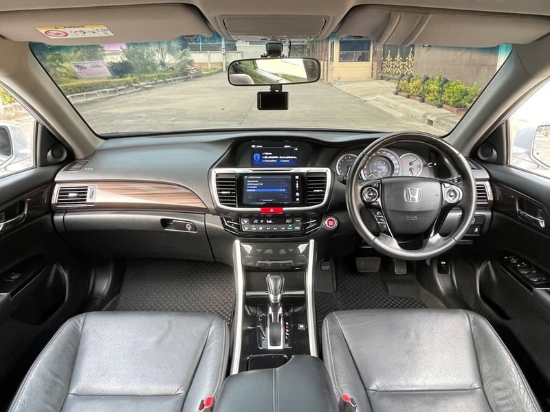 HONDA ACCORD 2.0 EL (MNC) ปี 2018 สภาพนางฟ้า HONDA ACCORD 2.0 EL (MNC) ปี 2018 สภาพนางฟ้า