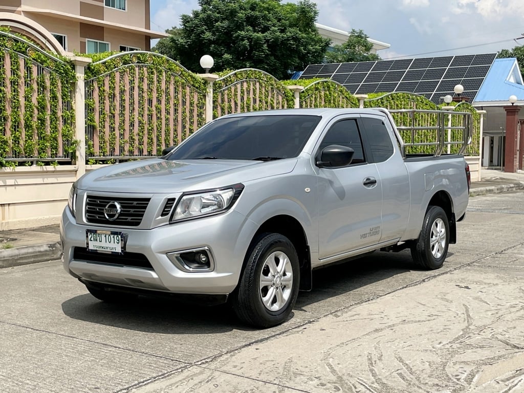 NISSAN NP300 NAVARA KING CAB 2.5 S ปี 2017 เกียร์MANUAL 6 Speed สภาพนางฟ้า