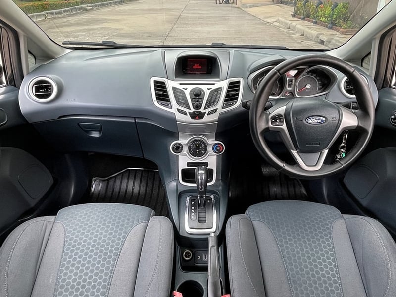 FORD FIESTA 1.5 SPORT HATCHBACK ปี 2013 สภาพนางฟ้า FORD FIESTA 1.5 SPORT HATCHBACK ปี 2013 สภาพนางฟ้า