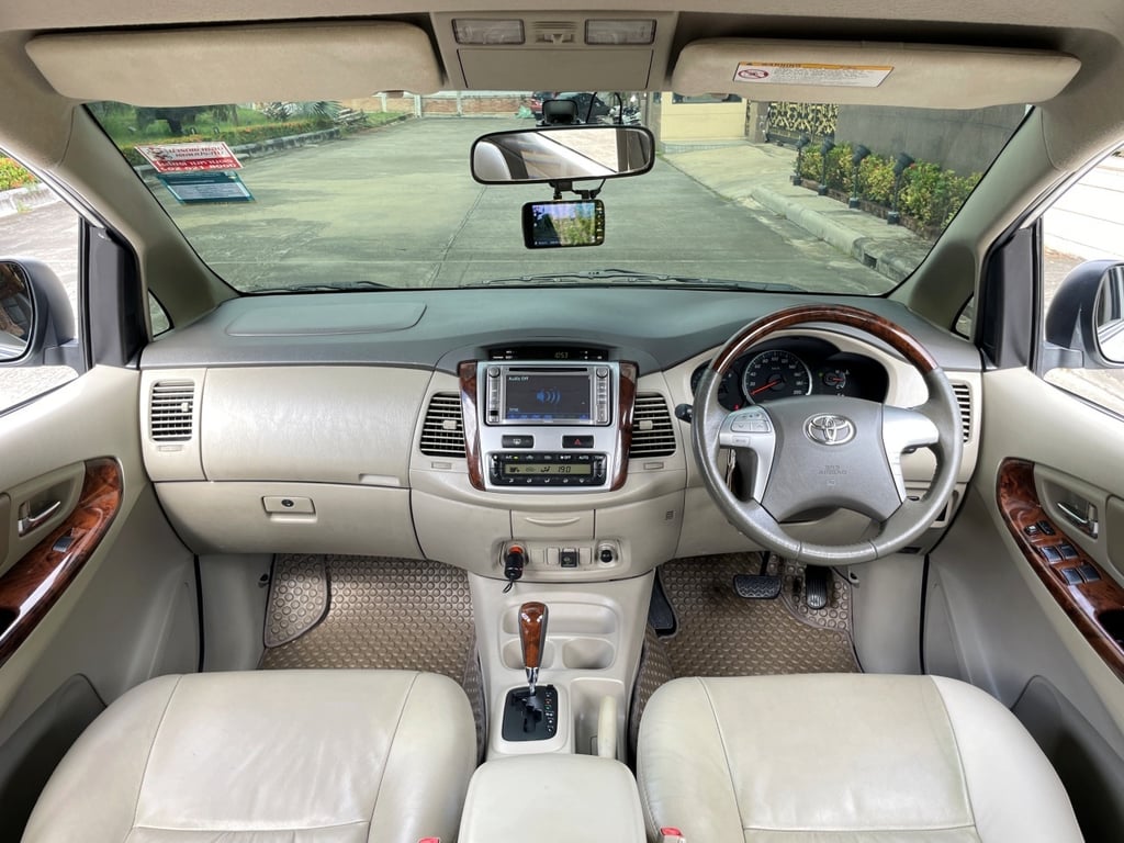 TOYOTA INNOVA 2.0 V (MNC) ปี 2013 AUTO สภาพนางฟ้า