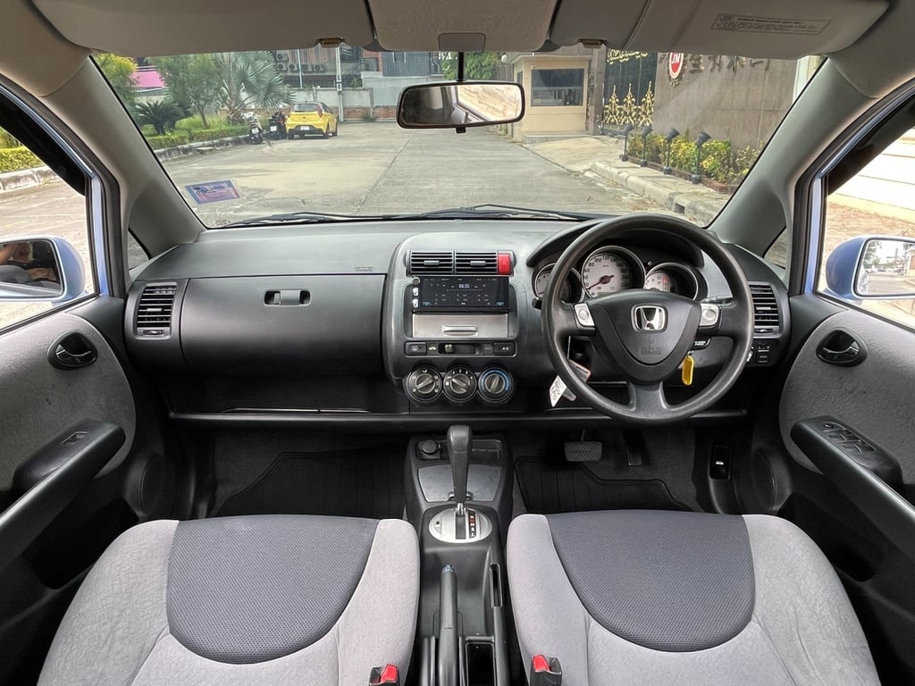 HONDA JAZZ 1.5 E (AS) i-DSI ปี 2004 เกียร์AUTO สภาพนางฟ้า