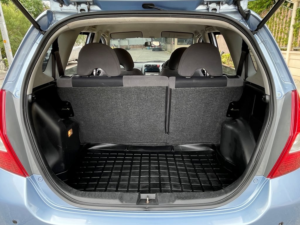 HONDA JAZZ 1.5 E (AS) i-DSI ปี 2004 เกียร์AUTO สภาพนางฟ้า