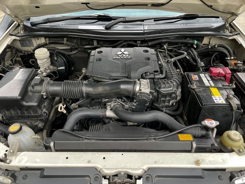 MITSUBISHI PAJERO SPORT 3.0 V6 GT  ปี 2012 เกียร์AUTO SporTronic สภาพนางฟ้า