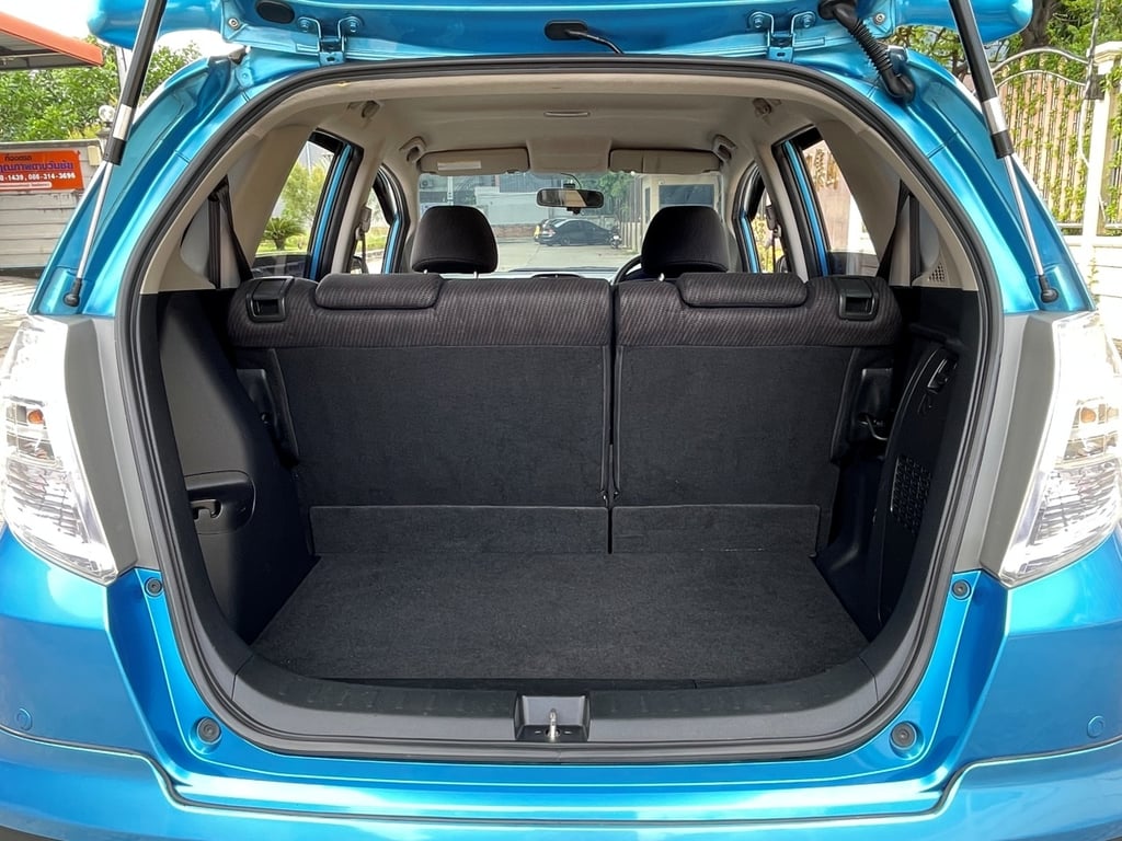 HONDA JAZZ 1.3 HYBRID ปี 2013 AUTO สภาพนางฟ้า