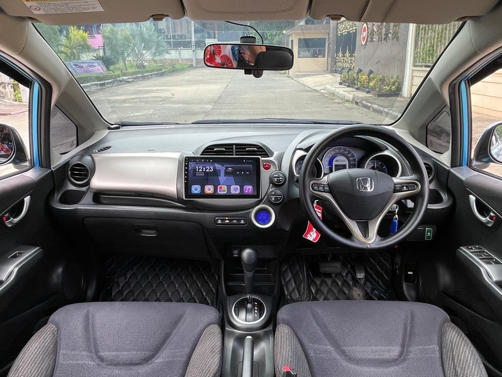 HONDA JAZZ 1.3 HYBRID ปี 2013 AUTO สภาพนางฟ้า