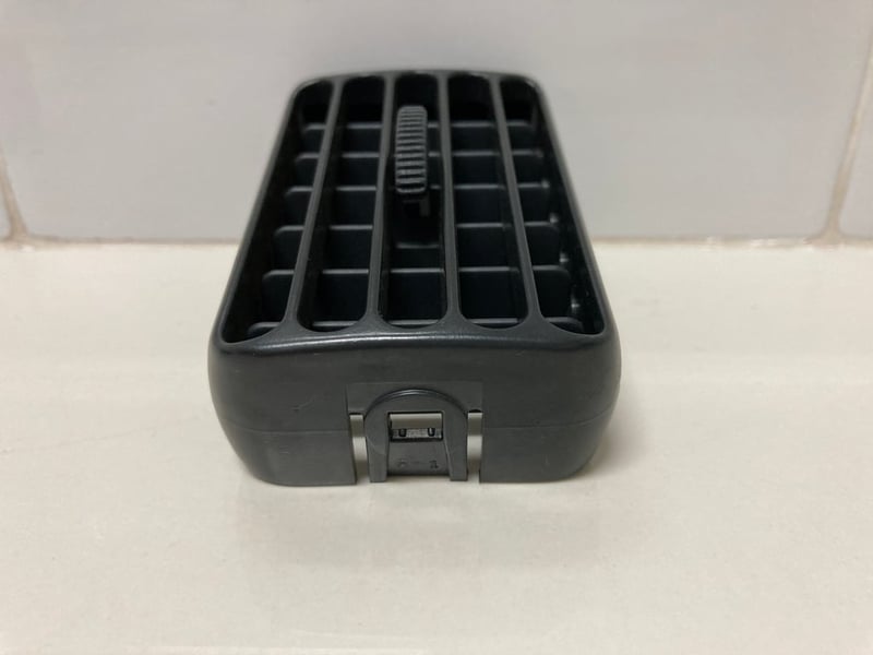 ขายช่องแอร์ตู้หลังเบาะแถวสามของรถยนต์ HONDA รุ่น STREAM 2.0 S i-VTEC ปี 2004-2006 ขายช่องแอร์ตู้หลังเบาะแถวสามของรถยนต์ HONDA รุ่น STREAM 2.0 S i-VTEC ปี 2004-2006