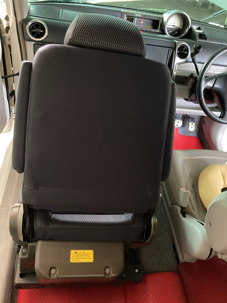 ขายเบาะไฟฟ้าด้านซ้ายยกขึ้นลงของรถยนต์ TOYOTA รุ่น BB กระบะตรงรุ่น NQC31 ปี 2000 นำเข้าจากญี่ปุ่น