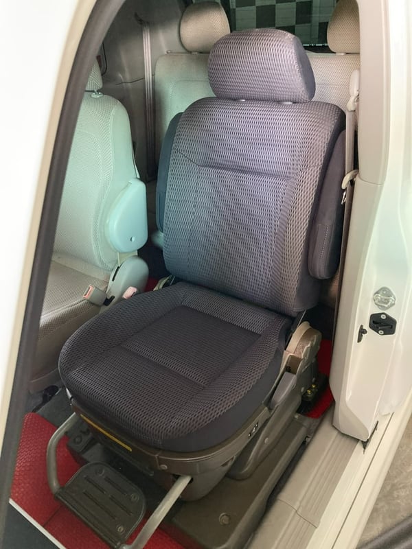 ขายเบาะไฟฟ้าด้านซ้ายยกขึ้นลงของรถยนต์ TOYOTA รุ่น BB กระบะตรงรุ่น NQC31 ปี 2000 นำเข้าจากญี่ปุ่น