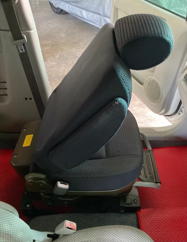 ขายเบาะไฟฟ้าด้านซ้ายยกขึ้นลงของรถยนต์ TOYOTA รุ่น BB กระบะตรงรุ่น NQC31 ปี 2000 นำเข้าจากญี่ปุ่น