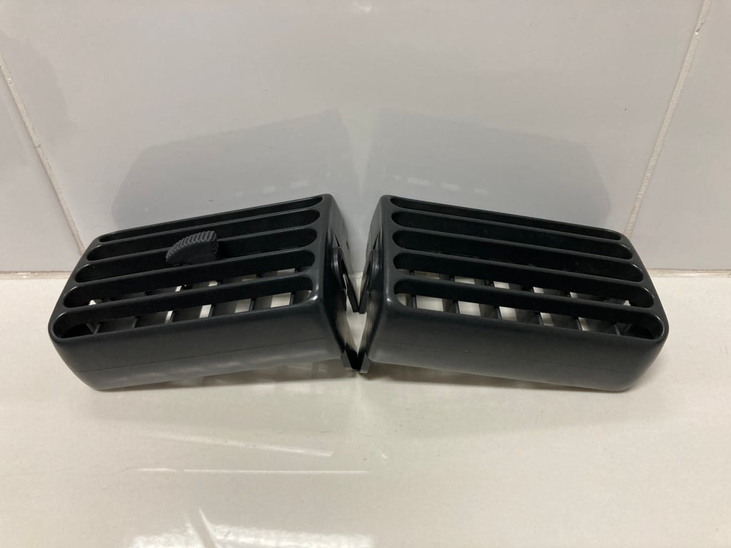 ขายช่องแอร์ตู้หลังเบาะแถวสามของรถยนต์ HONDA รุ่น STREAM 2.0 S i-VTEC ปี 2004-2006