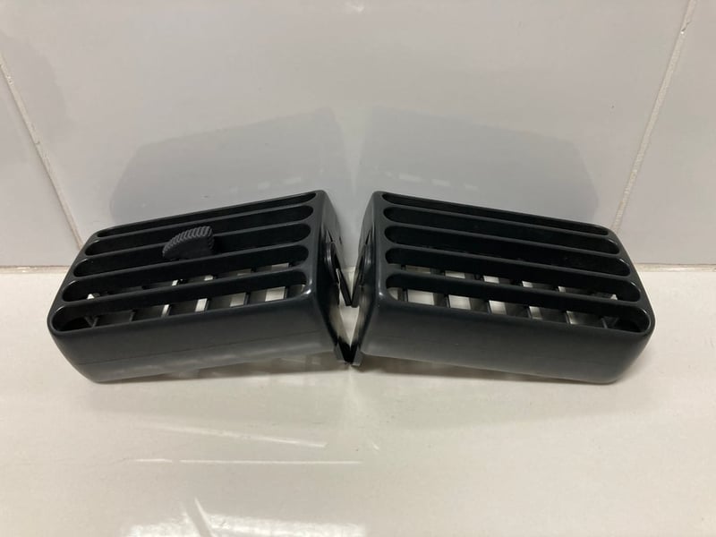 ขายช่องแอร์ตู้หลังเบาะแถวสามของรถยนต์ HONDA รุ่น STREAM 2.0 S i-VTEC ปี 2004-2006 ขายช่องแอร์ตู้หลังเบาะแถวสามของรถยนต์ HONDA รุ่น STREAM 2.0 S i-VTEC ปี 2004-2006