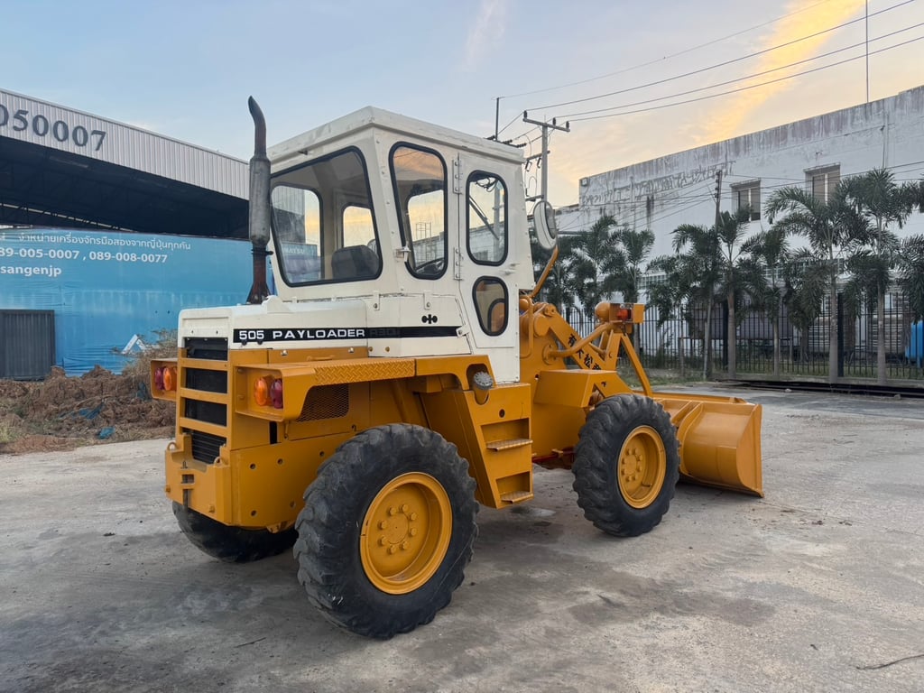 KOMATSU 505 นำเข้าจากญี่ปุ่น สภาพพร้อมใช้งาน สนใจโทร. 089-0050007 คุณชญานิน หรือ Add LINE ID @sangenjp www.sangenjp.com www.nmc99.com