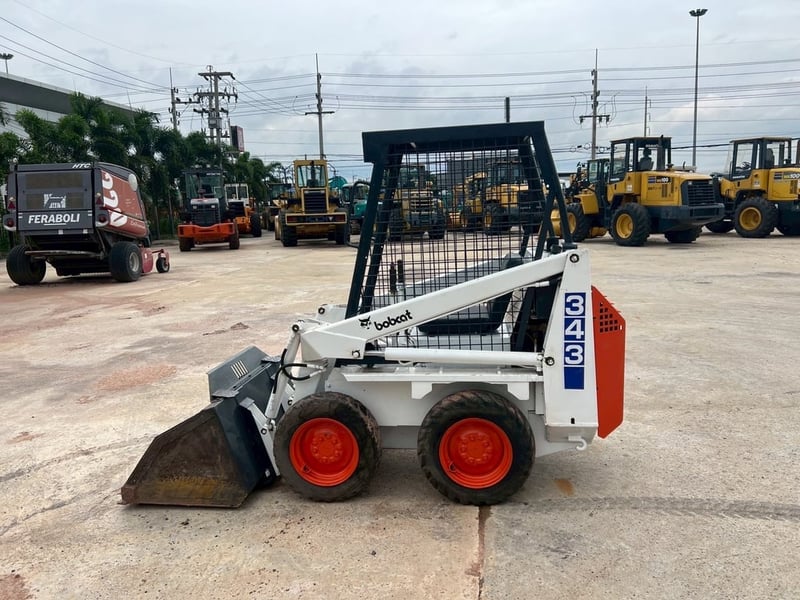BOBCAT 343 นำเข้าจากญี่ปุ่น สภาพพร้อมใช้งาน สนใจโทร. 089-0050007 คุณชญานิน หรือ Add LINE ID @sangenjp www.sangenjp.com www.nmc99.com