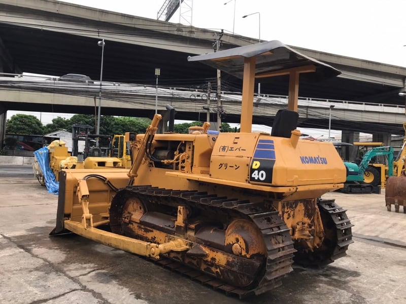 KOMATSU D40  นำเข้าจากญี่ปุ่น สภาพพร้อมใช้งาน สนใจโทร. 089-0050007 คุณชญานิน หรือ Add LINE ID @sangenjp www.sangenjp.com www.nmc99.com
