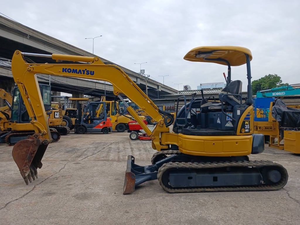 KOMATSU PC35MR-2 นำเข้าจากญี่ปุ่น สภาพพร้อมใช้งาน สนใจโทร. 089-0050007 คุณชญานิน หรือ Add LINE ID @sangenjp www.sangenjp.com www.nmc99.com