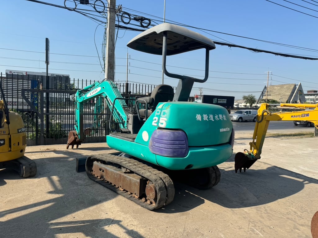 KOMATSU PC25 นำเข้าจากญี่ปุ่น สภาพพร้อมใช้งาน สนใจโทร. 089-0050007 คุณชญานิน หรือ Add LINE ID @sangenjp www.sangenjp.com www.nmc99.com