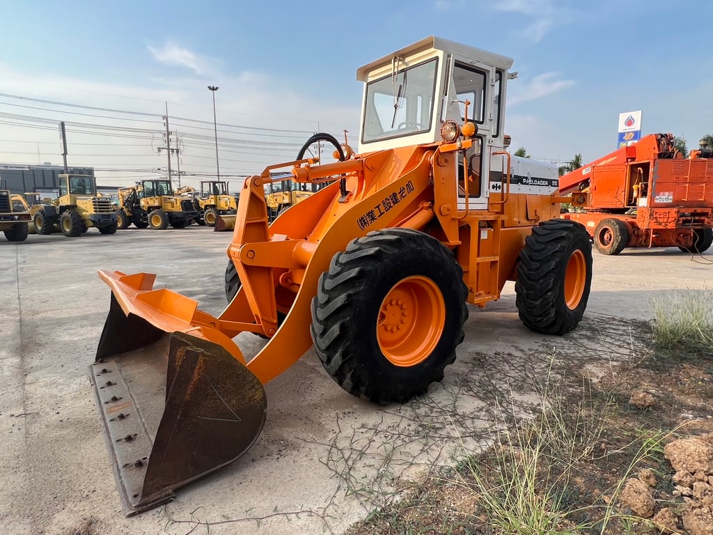 KOMATSU 510 นำเข้าจากญี่ปุ่น สภาพพร้อมใช้งาน สนใจโทร. 089-0050007 คุณชญานิน หรือ Add LINE ID @sangenjp www.sangenjp.com www.nmc99.com