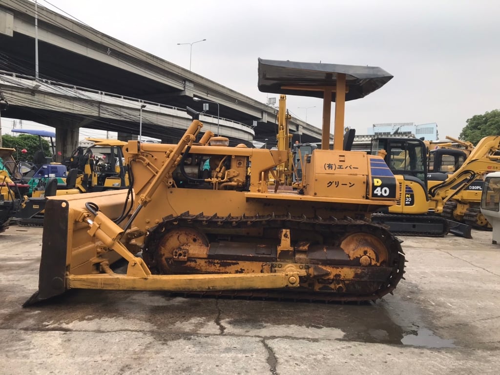 KOMATSU D40 นำเข้าจากญี่ปุ่น สภาพพร้อมใช้งาน สนใจโทร. 089-0050007 คุณชญานิน หรือ Add LINE ID @sangenjp www.sangenjp.com www.nmc99.com